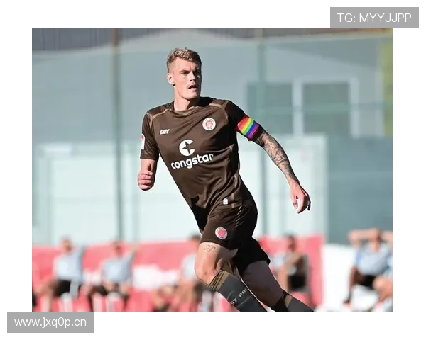 [德甲]弗赖堡角球开出 古尔德头球扳回一城.